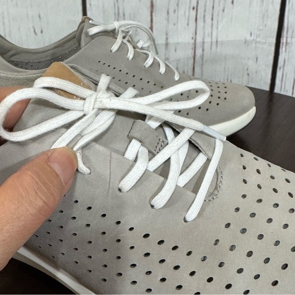 CLARK’s Unstructured Women's Gray Sneakers Removable cushion Size 8 GUC - Picture 8 of 16